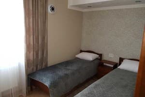 Біля Фонтану 3