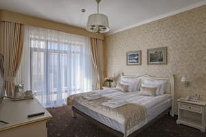 Готель Fenix Town. Люкс двомісний з терасою 1