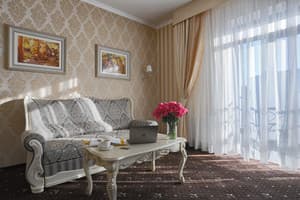 Готель Fenix Town. Люкс двомісний з терасою 3