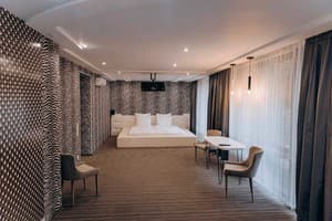 Отель Гостевия. Бизнес 4-местный VIP панорамный 1