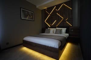 HIDE PARK HOTEL 21