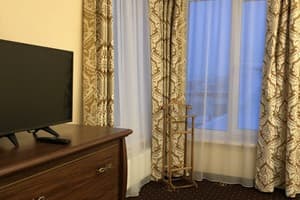 Бутік-готель Товмед. Люкс 4-місний LUXE Elegant Classic 9