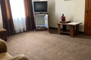 Готельно-ресторанний комплекс Затишок. Люкс двомісний  13