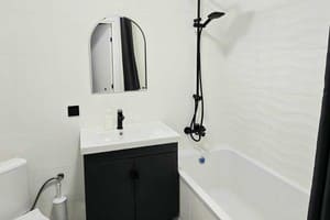 на Миколаївській 1